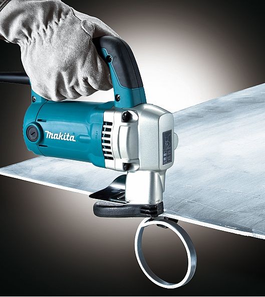 Cizalla 3,2 mm. 710 W.