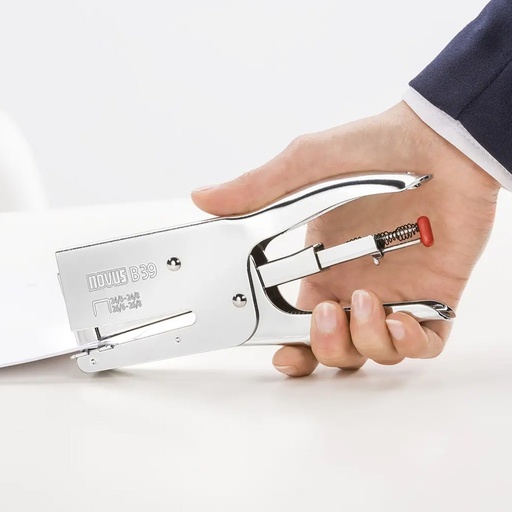 [021-0094] Corchetera de tenaza B39 Novus